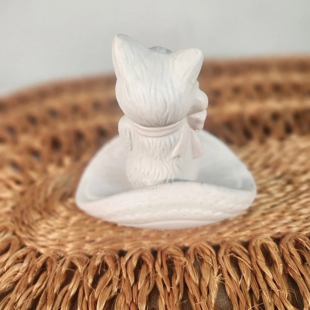 Vintage Porcelain Ceramic White Kitten in Basket Figurine 3.5